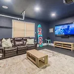Luxury Beachside Vacation Getaway - Oceanview, Movie Theatre, Mini Golf