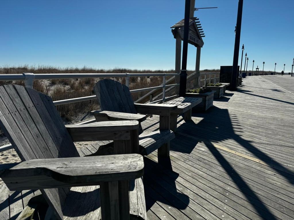 Luxury Beachside Vacation Getaway - Oceanview, Movie Theatre, Mini Golf Holiday home